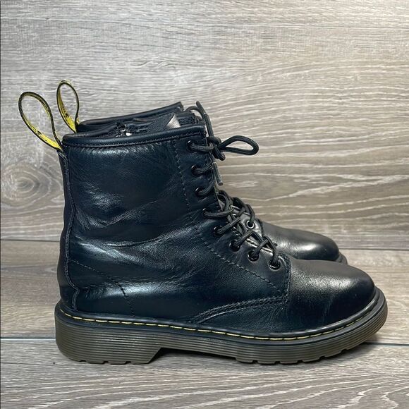 Dr Martens Delaney Little Girl Sz 2 Black Leather 8-Eye Lace Up Zip Combat Boots - Picture 1 of 10